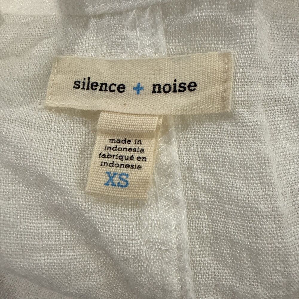 Silence + Noise Urban Outfitters XS Off-White Crinkle Rayon Deep V Pocket Top - Picture 6 of 8